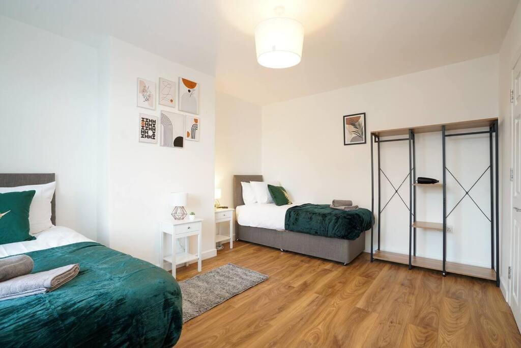 3 Bedroom Home With Free Parking Leeds  Exteriör bild