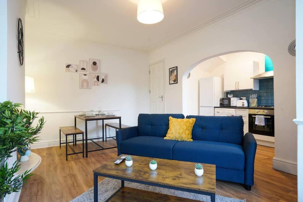 3 Bedroom Home With Free Parking Leeds  Exteriör bild