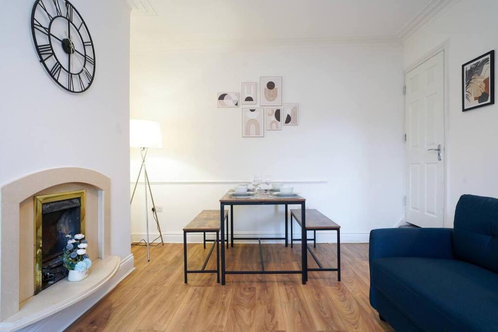3 Bedroom Home With Free Parking Leeds  Exteriör bild