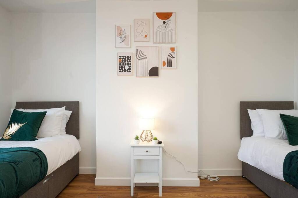 3 Bedroom Home With Free Parking Leeds  Exteriör bild