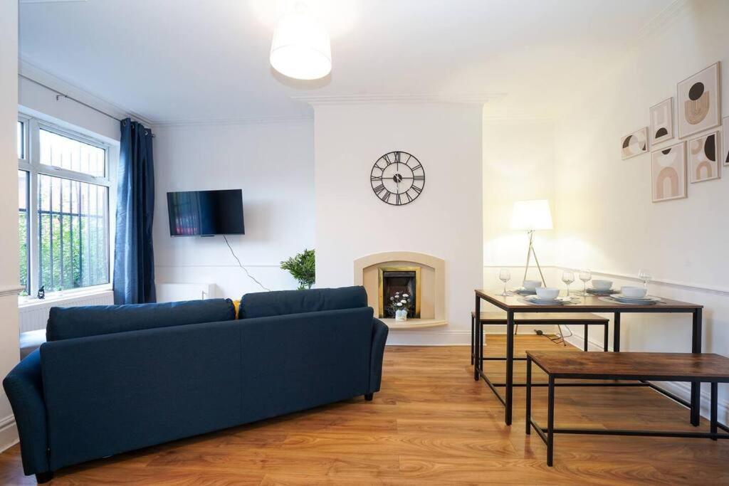 3 Bedroom Home With Free Parking Leeds  Exteriör bild