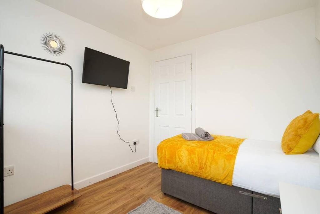 3 Bedroom Home With Free Parking Leeds  Exteriör bild